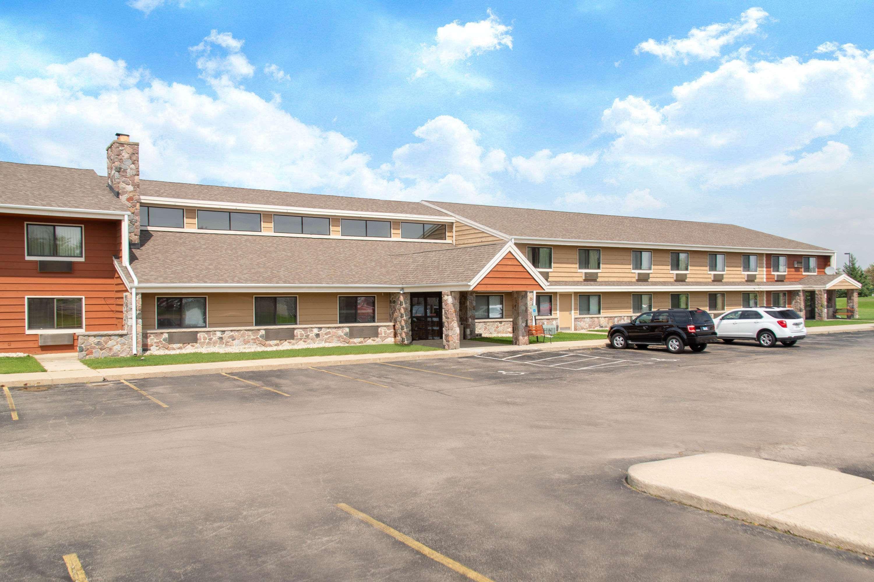 Americinn By Wyndham Elkhorn Near Lake Geneva Exterior photo