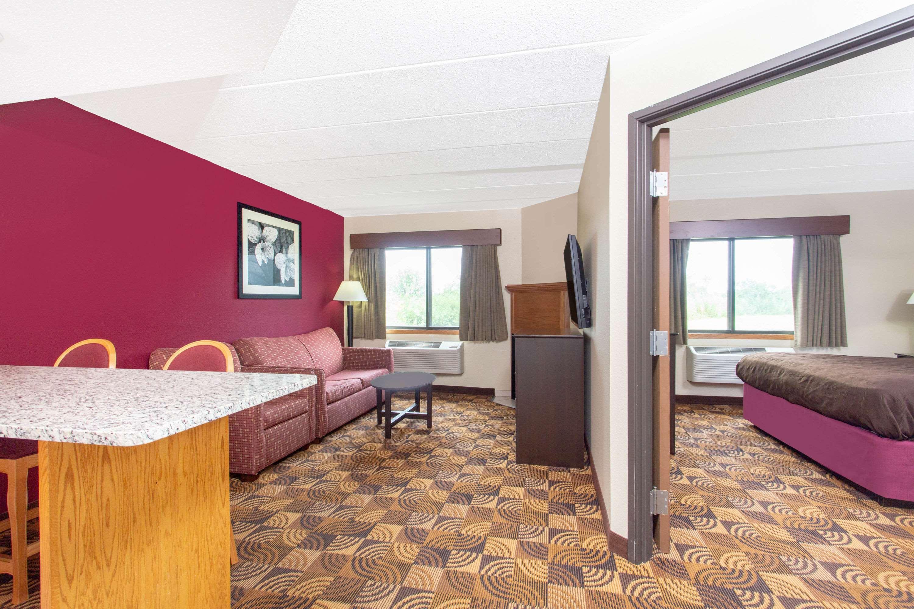 Americinn By Wyndham Elkhorn Near Lake Geneva Exterior photo
