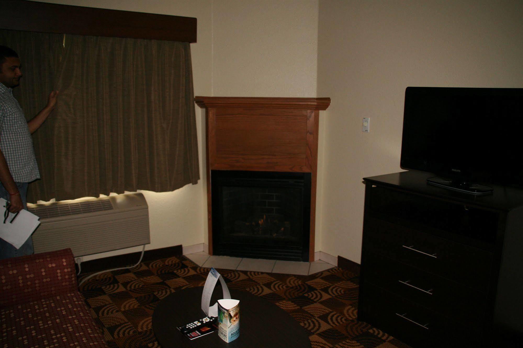 Americinn By Wyndham Elkhorn Near Lake Geneva Exterior photo