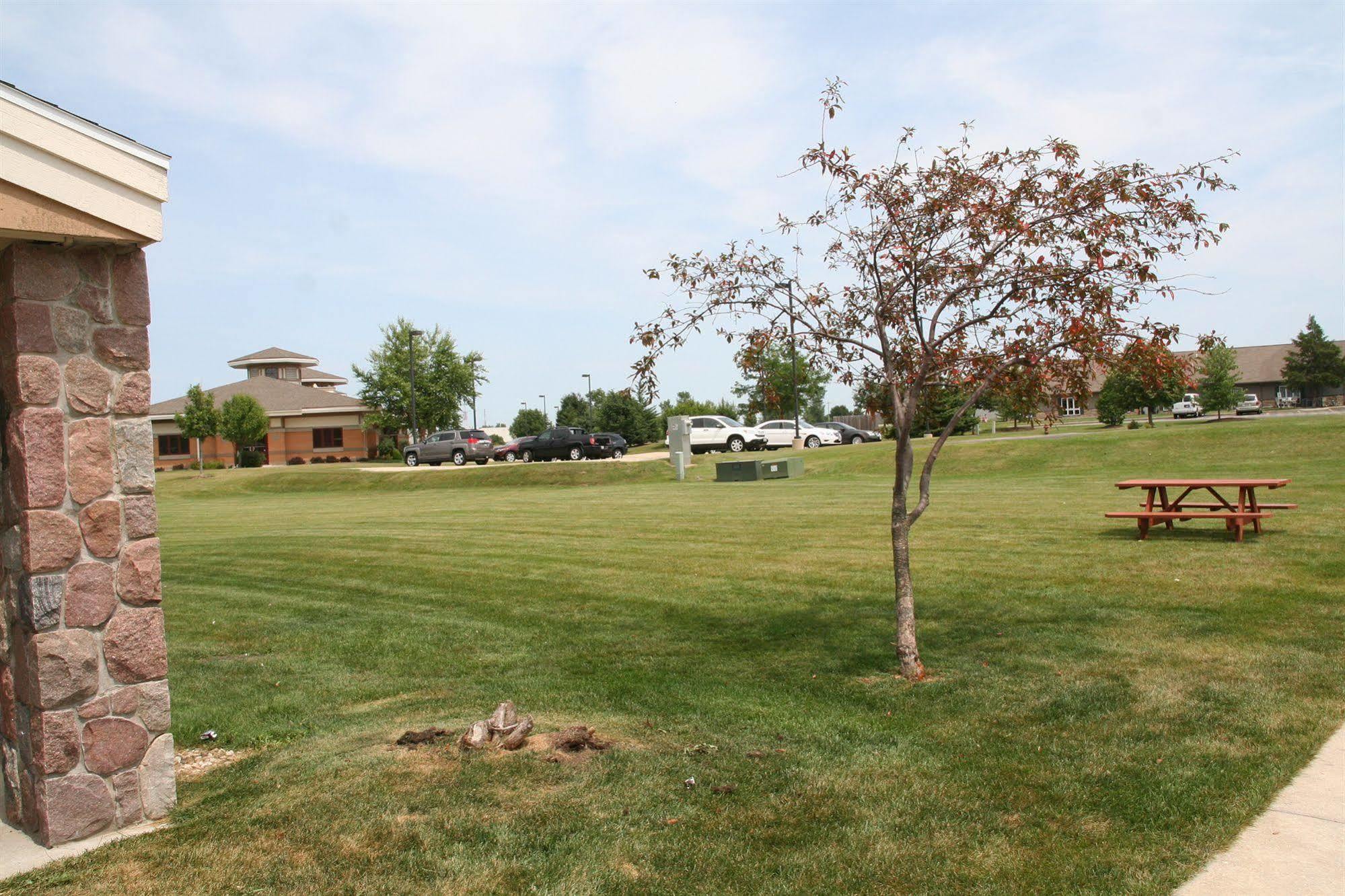 Americinn By Wyndham Elkhorn Near Lake Geneva Exterior photo